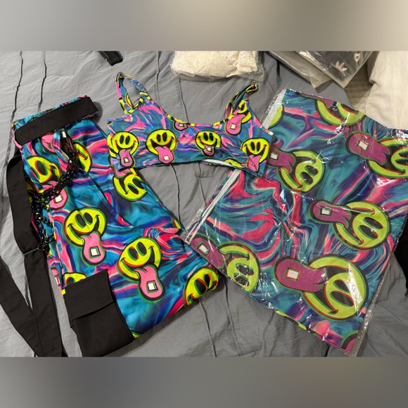 iHeartRaves Other - iHeartRaves Psychedelic Smiley Set - Blue and Pink